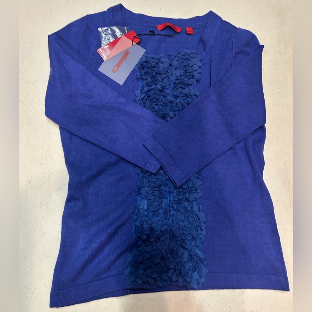 (S) NWT Dillard’s RED Vintage Blue Floral Hook Blouse Top Sweater